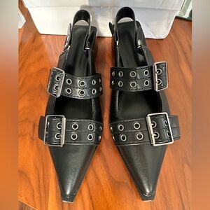 Black Pointed Shoes